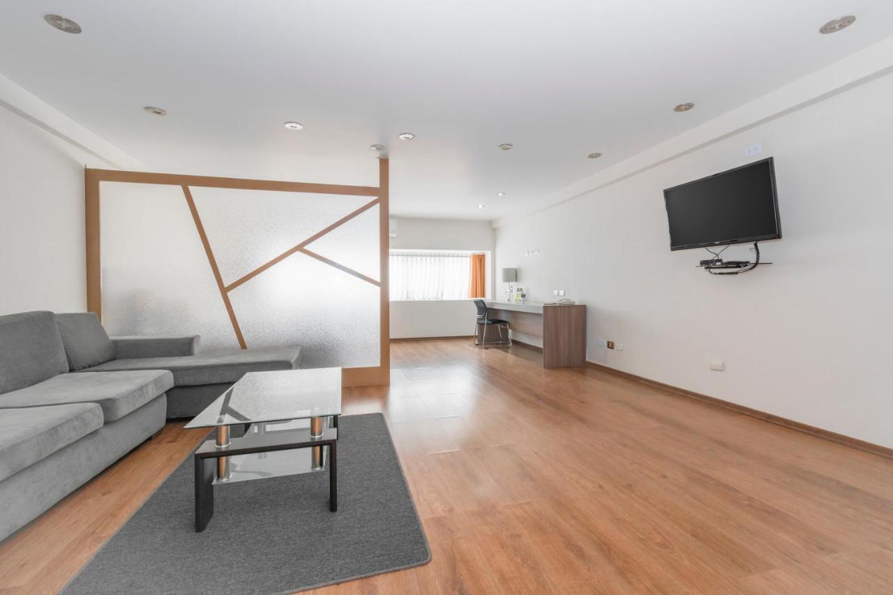 Hotel Ayenda Suites Orrantia リマ エクステリア 写真